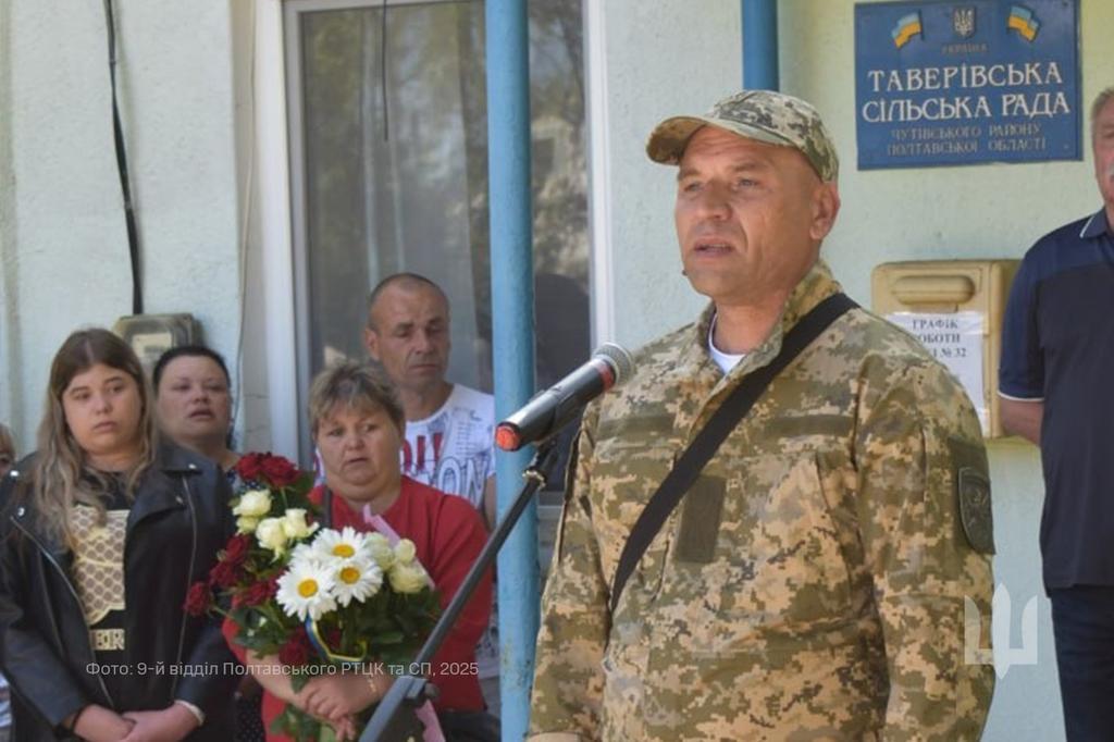 Чутівська громада урочисто зустріла односельця, який повернувся з полону додому