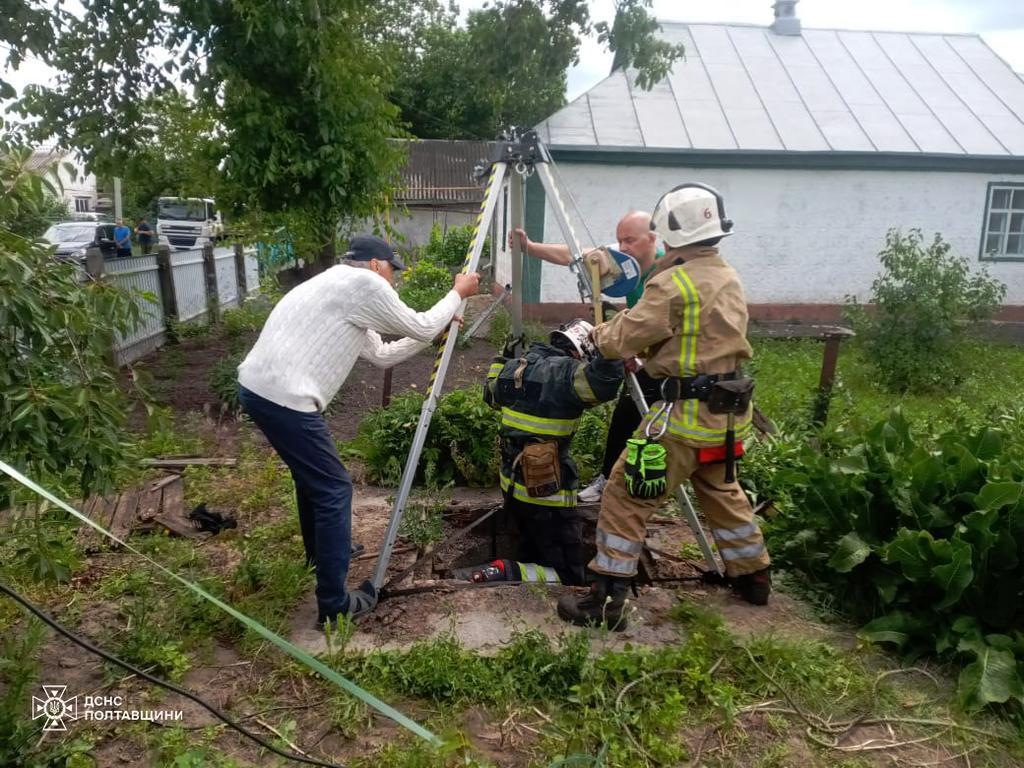 На Полтавщині хлопець впав в колодязь: надзвичайники врятували дитину