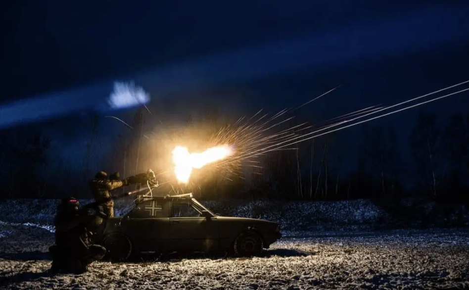 Вночі на Полтавщині уламки дронів пошкодили супермаркет і авто