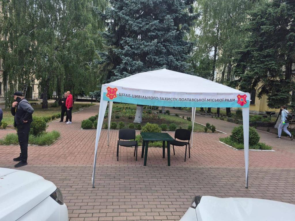 Внаслідок ворожого обстрілу в Полтаві пошкоджено один із навчальних закладів
