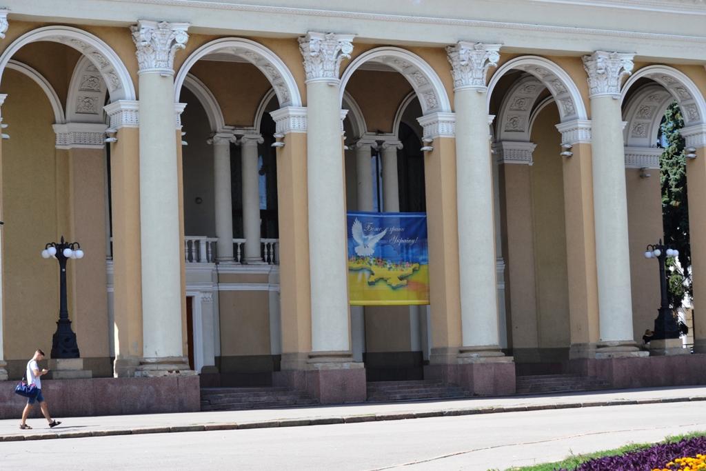 Відповідального за укриття в Полтавському театрі імені Гоголя звільнили