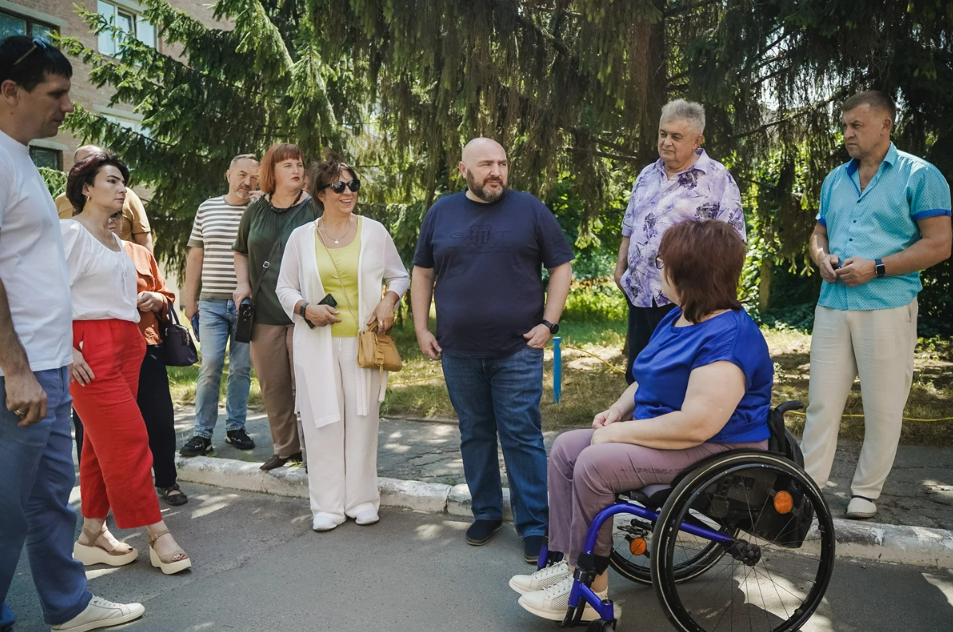 «Рух без бар’єрів»: перевірили доступність спорткомплексу у Полтавській громаді