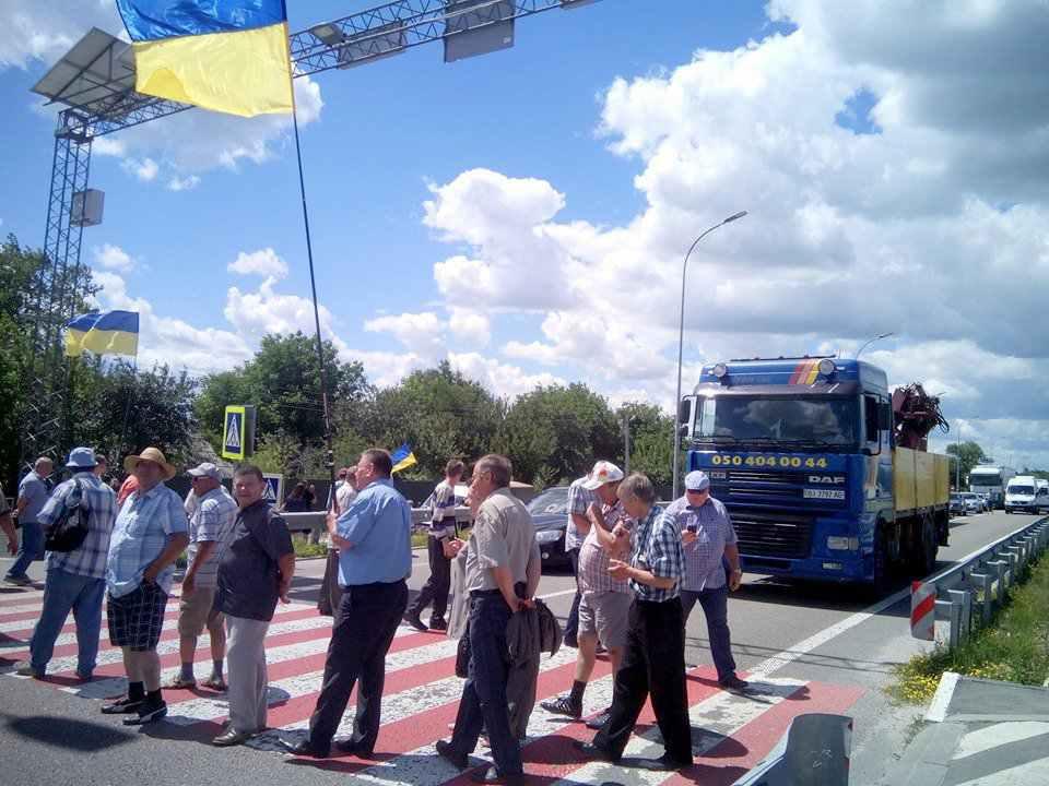 Акція в Полтаві: силовики перекрили трасу Київ-Харків. ОНОВЛЮЄТЬСЯ. ФОТО