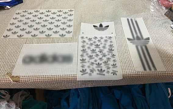 В Горішніх Плавнях відшивали липовий Адідас