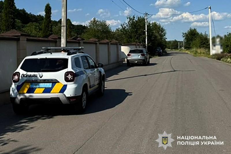 На Лубенщині на узбіччі дороги виявили тіло 39-річної жінки