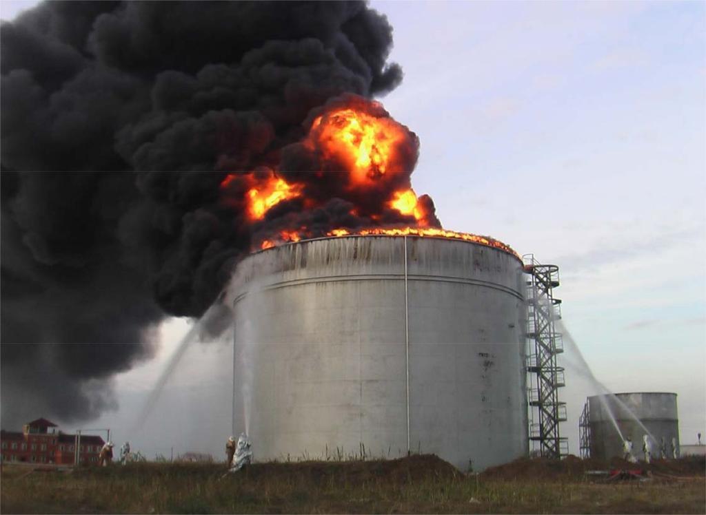 Ворожі удари по Полтавщині спричинили пожежу нафтових резервуарів
