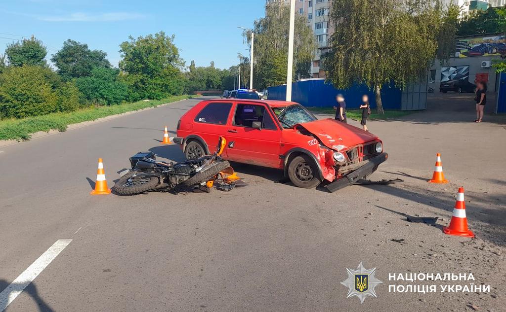 У Полтаві зіткнулися легковик і мотоцикл: водій двоколісного отримав травми