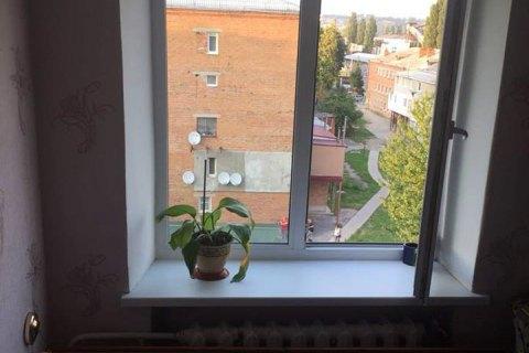 У Полтаві 7-річний хлопчик випав з вікна багатоповерхівки