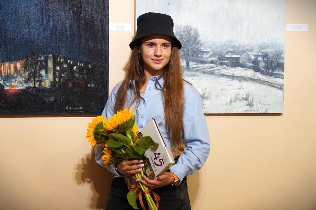 У Полтаві відкрилася виставка 23-річної художниці Валерії Носик: «Колір. Місто. Я»