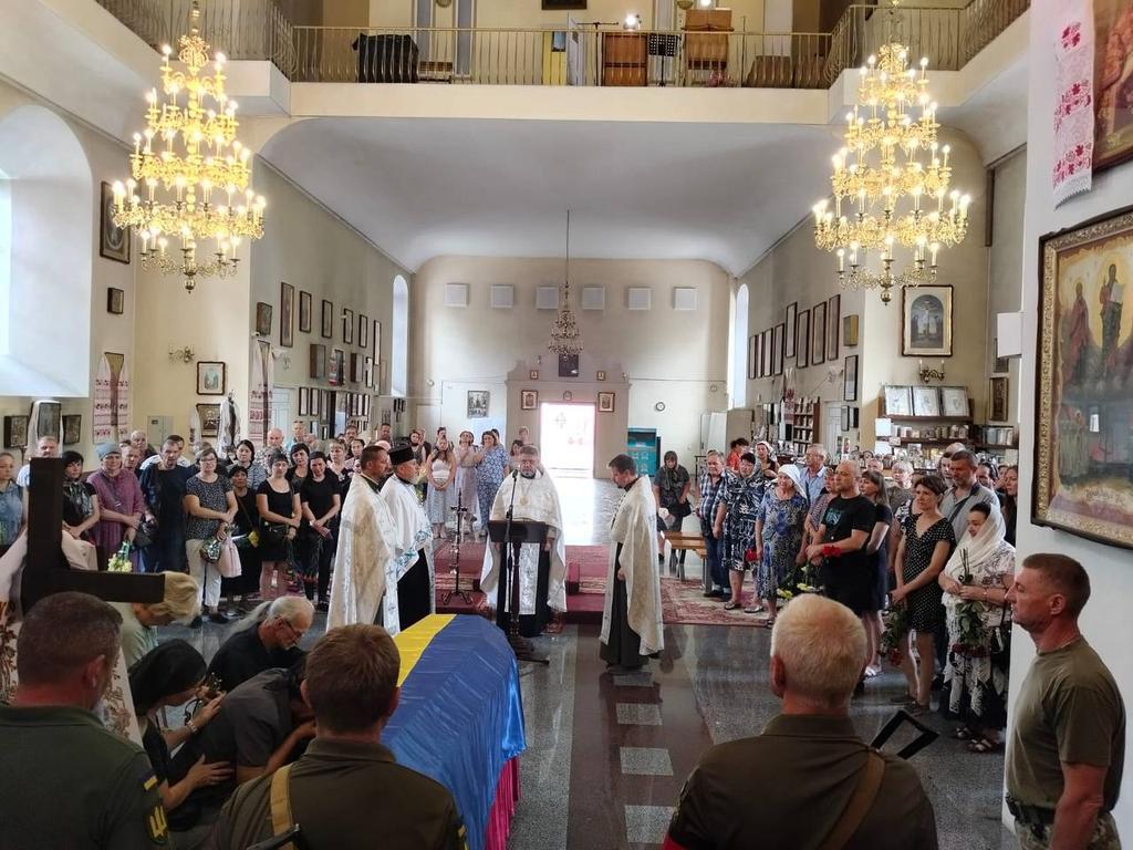  Полтавська громада попрощалась із загиблим захисником України