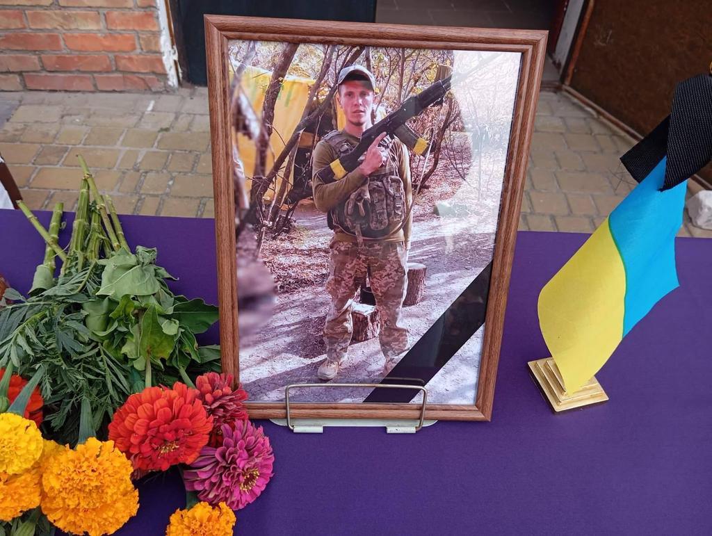 В селі Запсілля Омельницької громади попрощалися з військовослужбовцем