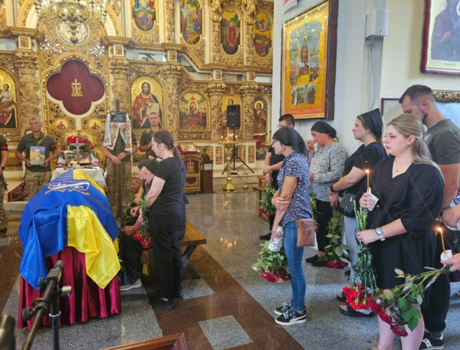  Полтавська громада попрощалась із загиблим захисником України