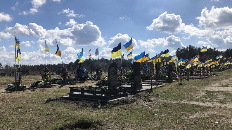 Посадовців Полтавської громади підозрюють у розкраданні 4 мільйонів на могилах героїв