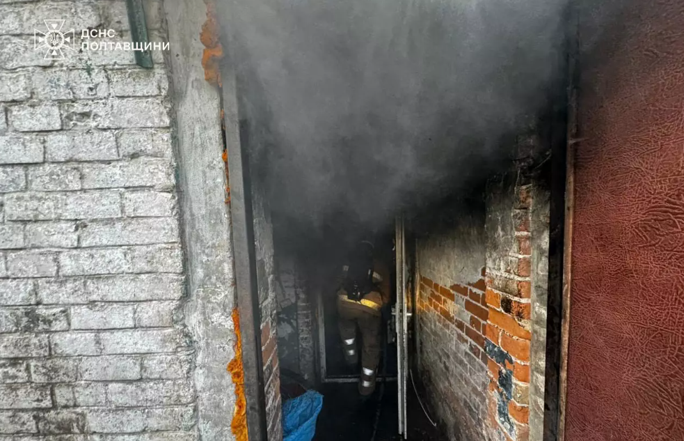На Полтавщині вогнеборці врятували житловий будинок від пожежі