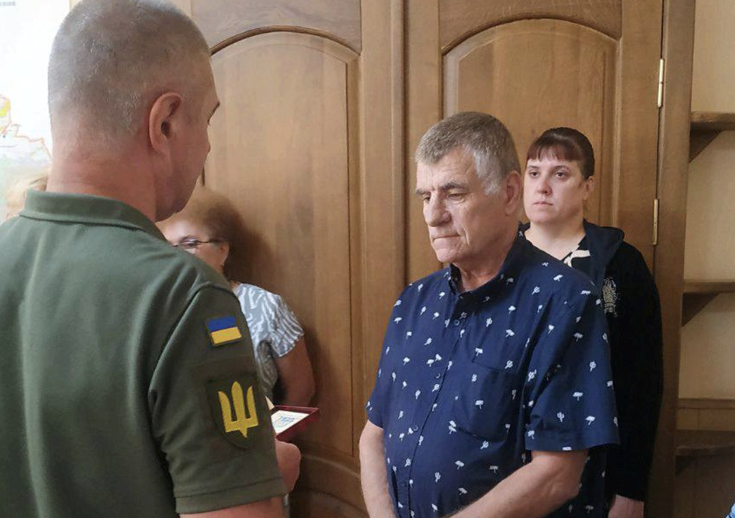 На Полтавщині батьку загиблого воїна передали державний орден