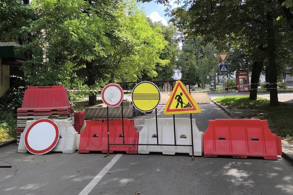 На вулиці Пилипа Орлика у Полтаві розпочали ремонт колодязя