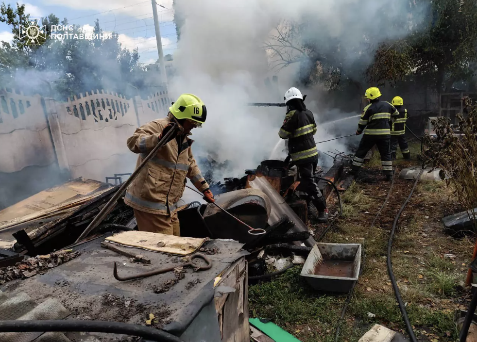 У Крюківському районі Кременчука горіла господарча будівля
