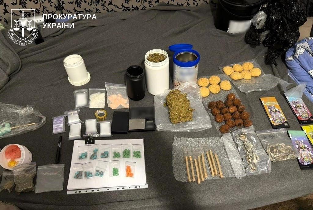 Полтавця судитимуть за зберігання наркотиків: у нього знайшли «солі», канабіс та галюциногенні гриби