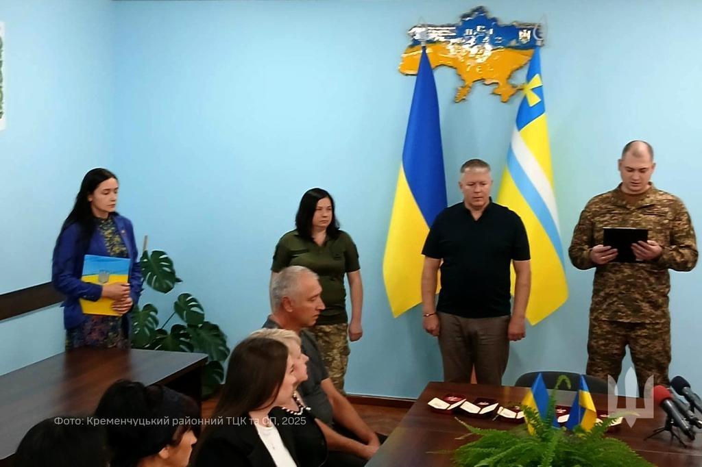 У Кременчуці передали посмертні нагороди родинам чотирьох воїнів