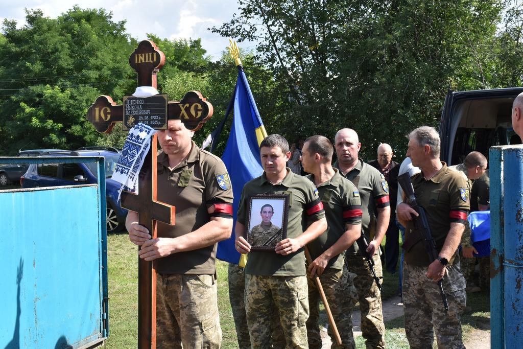 Чутівська громада провела в останню путь полеглого воїна Іщенка Миколу
