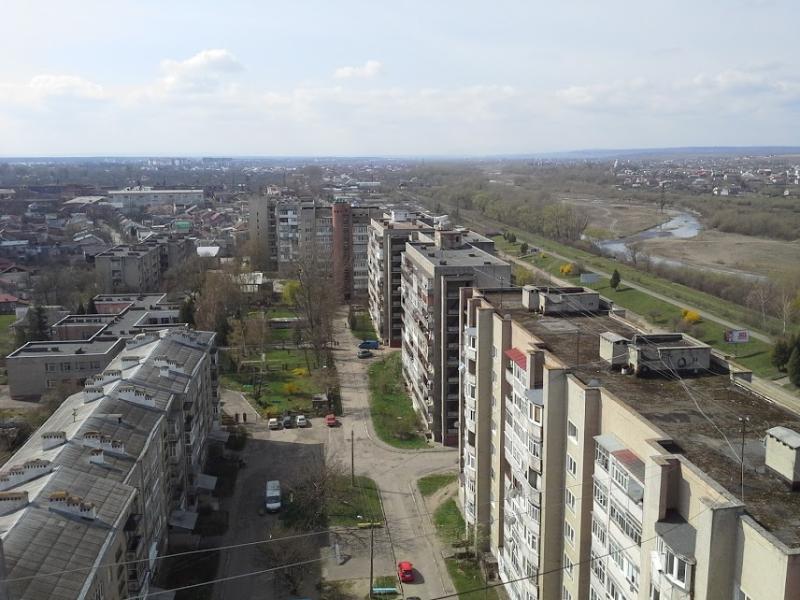 У Карлівці підліток упав із даху дев’ятиповерхівки