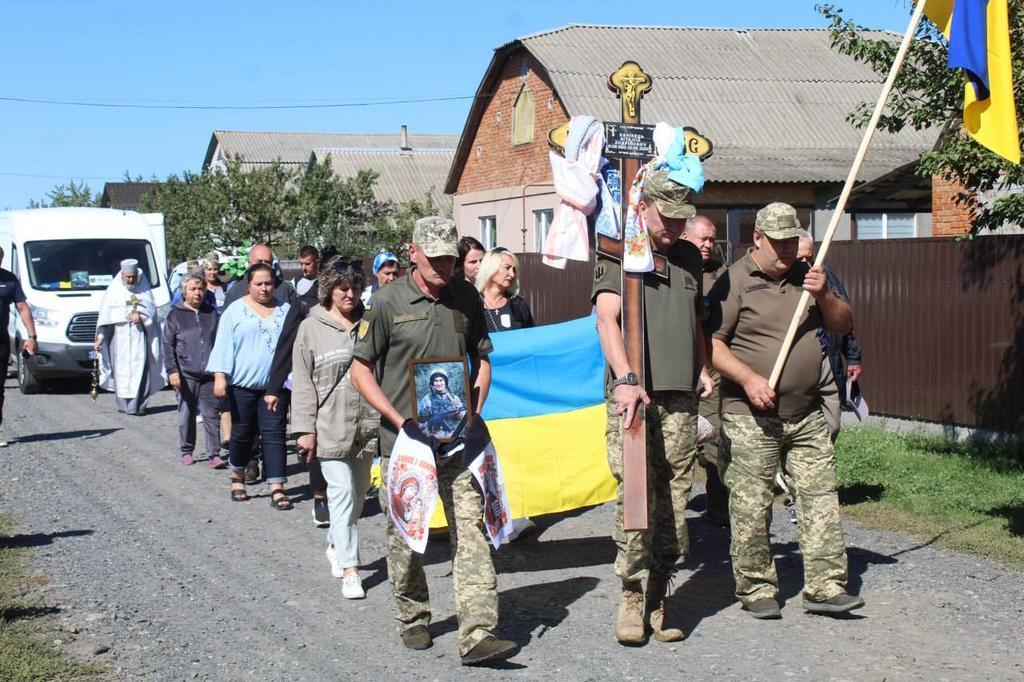 В Опішні провели в останню путь військовослужбовця, який загинув в ДТП