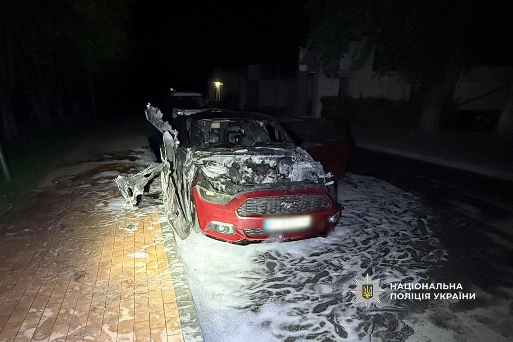 У Кременчуці вночі спалили три автівки