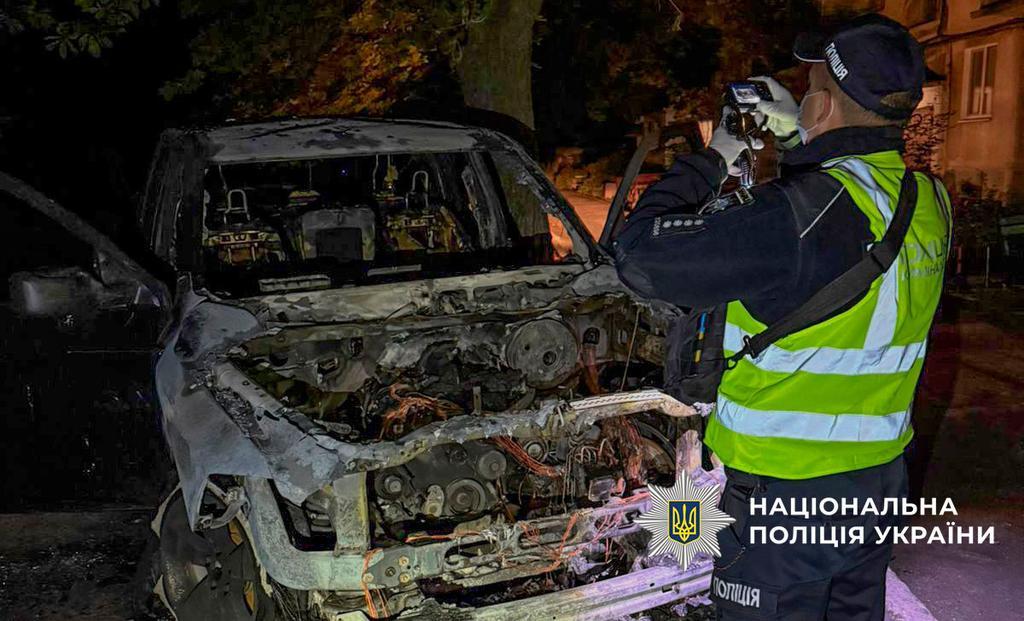 Поліція затримала зловмисників, які спалили 4 автівки у Кременчуці
