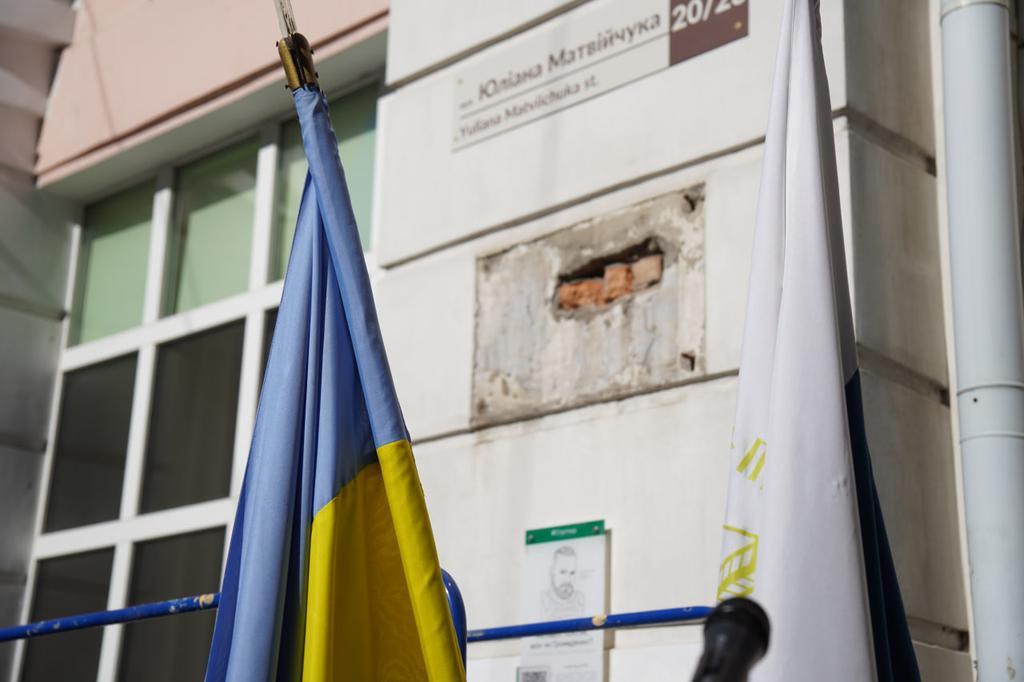 Що написали полтавцям із 1995-го: у Ліцеї №10 відкрили капсулу часу та заклали нову