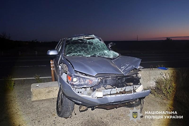 Смертельна ДТП на Полтавщині: автомобіль вилетів з дороги та врізався у блок