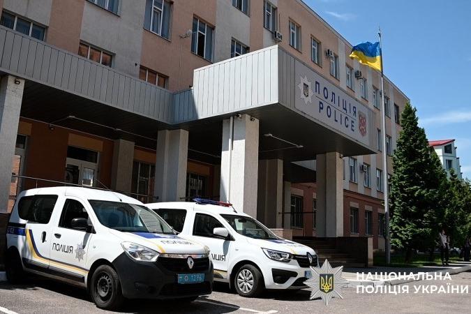 Поліція встановила водія, який автомобілем пошкодив спортивний майданчик у Полтаві