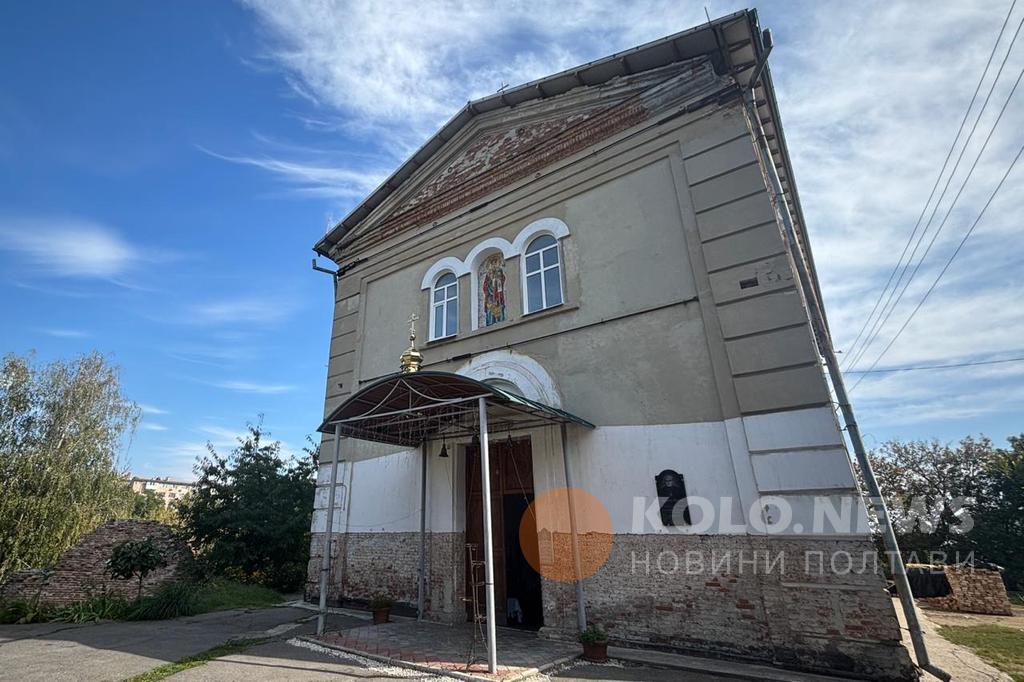 Внаслідок нічної атаки по Полтаві пошкоджено храм ПЦУ