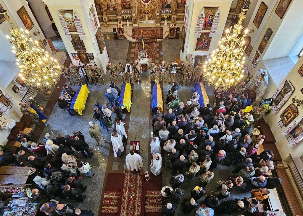 У Полтаві попрощалися з чотирма полеглими захисниками України