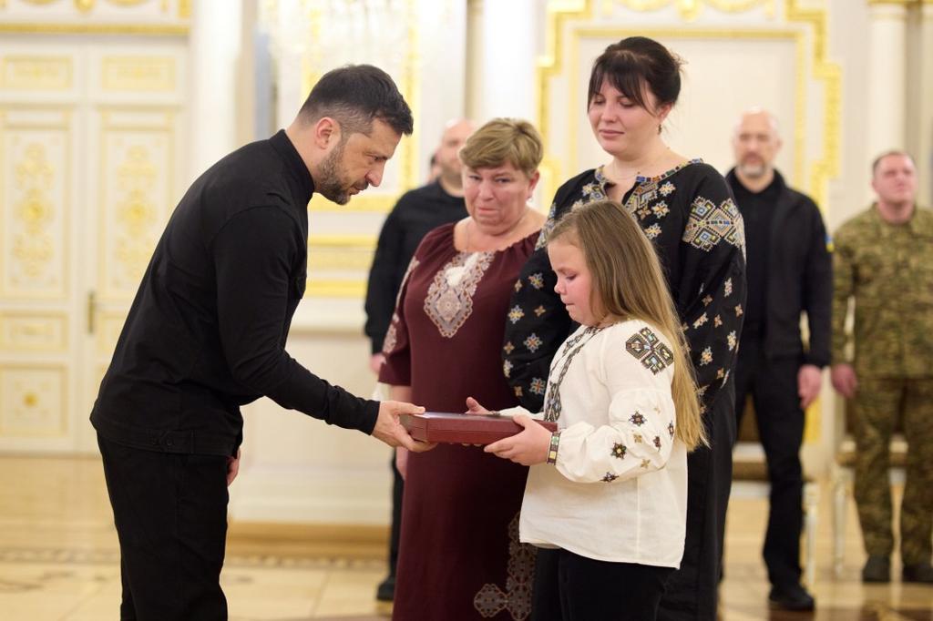 Президент України передав найвищу нагороду держави рідним полеглого в бою Героя України з Полтавщини