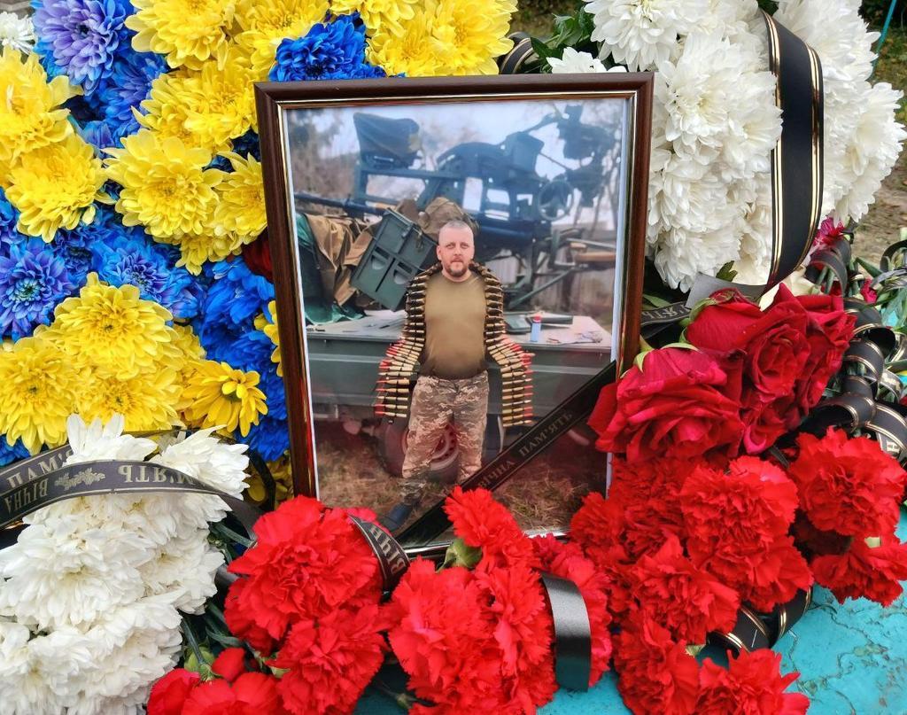 Знищив десятки ворожих безпілотників: у Котельві провели в останню путь воїна Сергія Пинуса