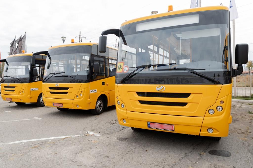 Діти з п’яти громад Полтавщини їздитимуть до школи на нових автобусах