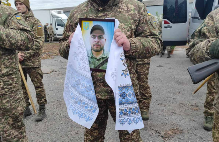 Миргородська громада попрощалася із бійцем роти оперативного призначення підрозділу «Хартія»