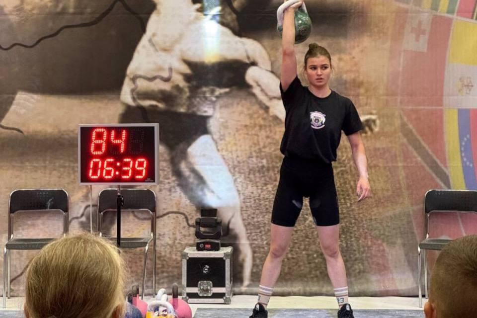 Майбутня вчителька з Полтавщини стала чемпіонкою світу з гирьового спорту