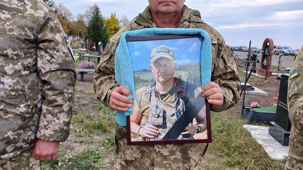 Через рік після загибелі на Миргородщині провели в останню путь полеглого врїна