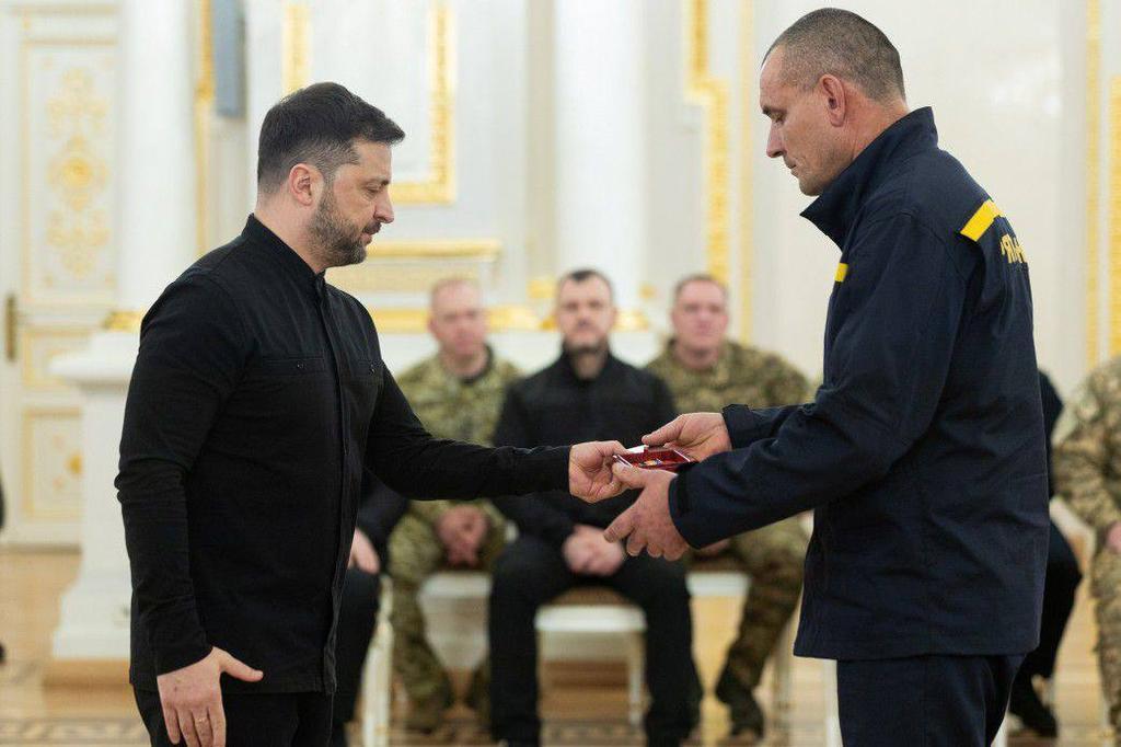 Володимир Зеленський вручив герою з Полтавщини орден «За мужність»