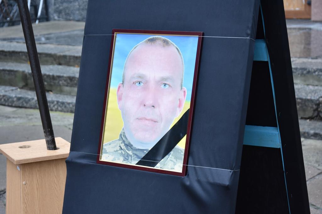 У Пирятині  попрощалися із полеглим військовослужбовцем 