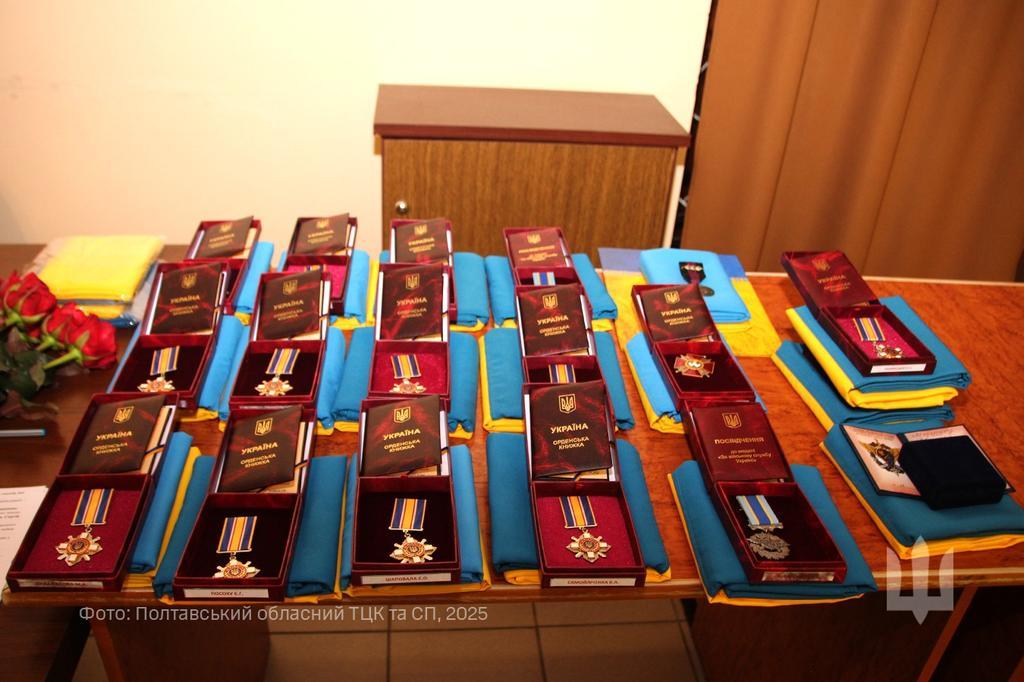 У Полтаві рідним загиблих воїнів вручили посмертні державні нагороди