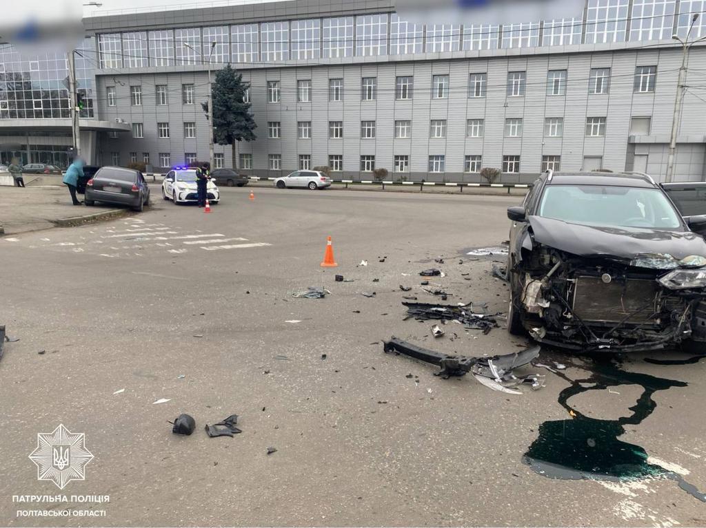 ДТП у Полтаві: не пропустив на світлофорі і протаранив дорожній знак