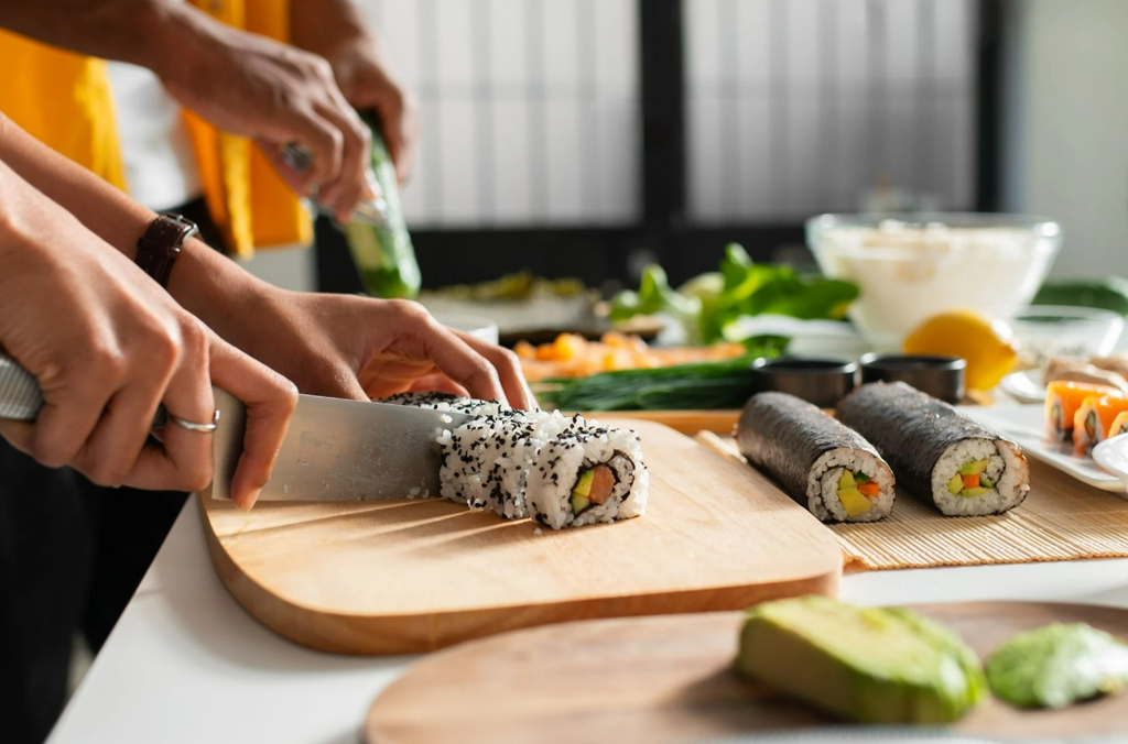 Що вигідніше: замовити роли чи приготувати їх удома?