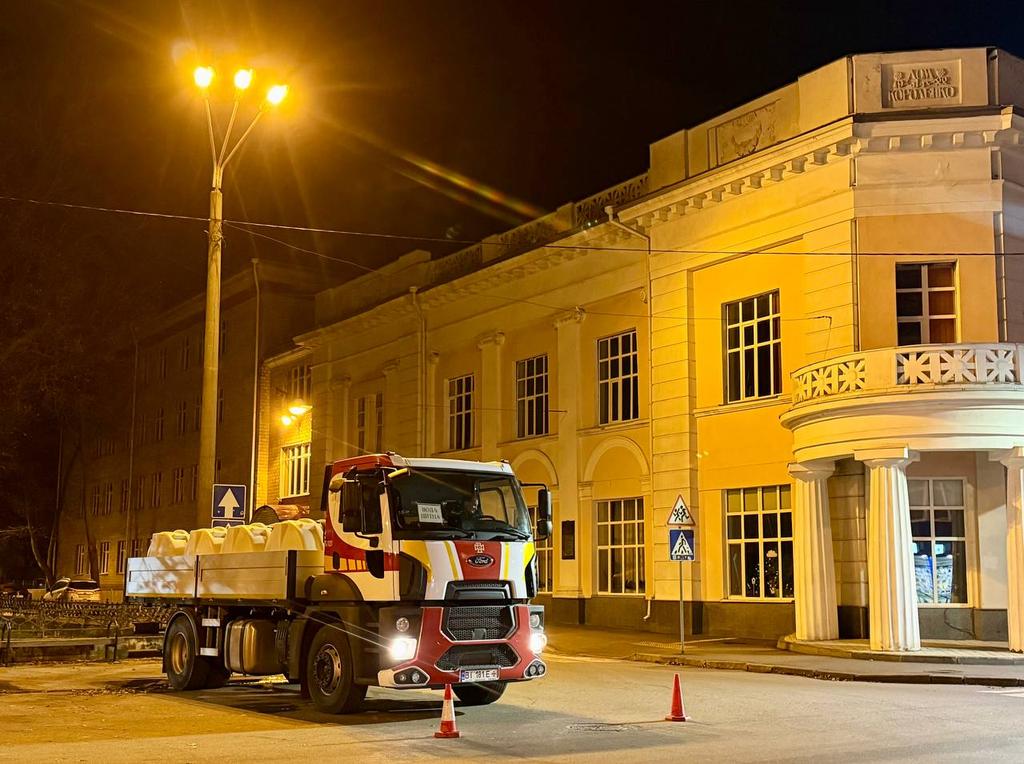 У Полтаві працюють 10 Пунктів Незламності для видачі води