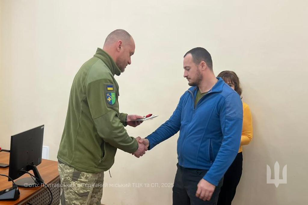 “Золотий Хрест” для героя і родини: на Полтавщині відзначили двох військових
