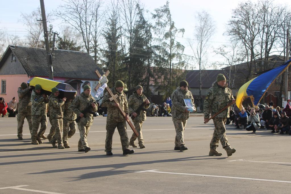 Семенівська громада провела в останню путь воїна Сергія Корнієнка