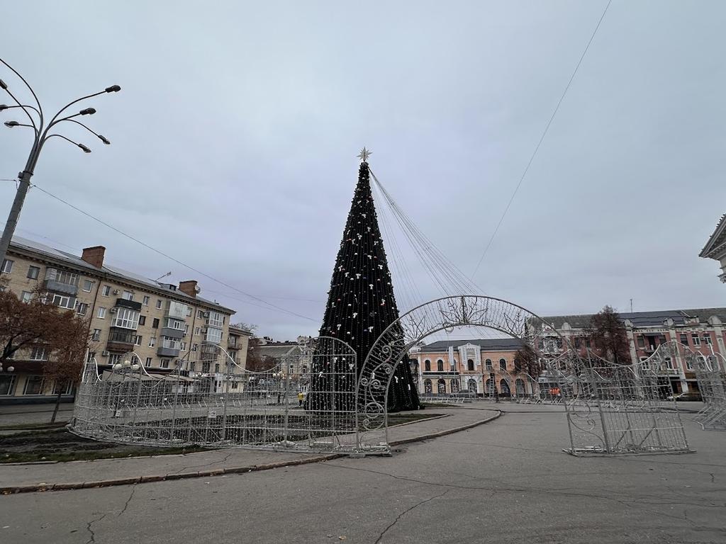 Ілюмінація біля ялинки в центрі Полтави працюватиме за графіками відключень