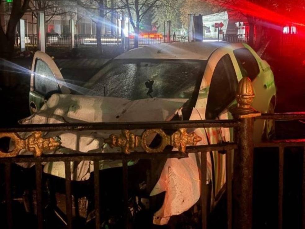 П'яний водій у Полтаві зніс паркан та пошкодив дошки на Алеї Героїв