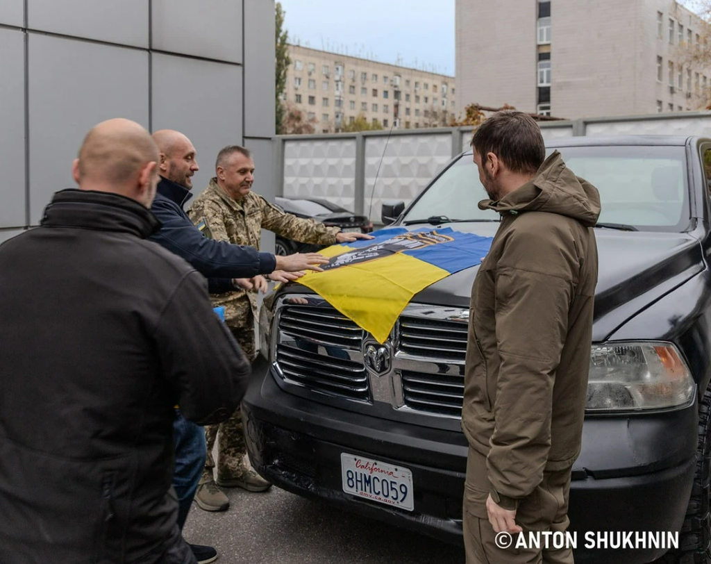 Domino Foundation дарує літнім переселенцям можливість бути на зв’язку